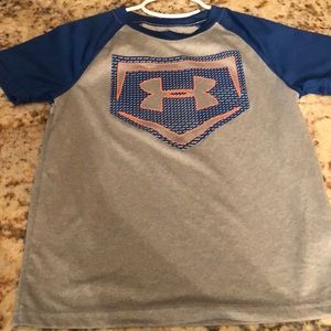 Under Armour top